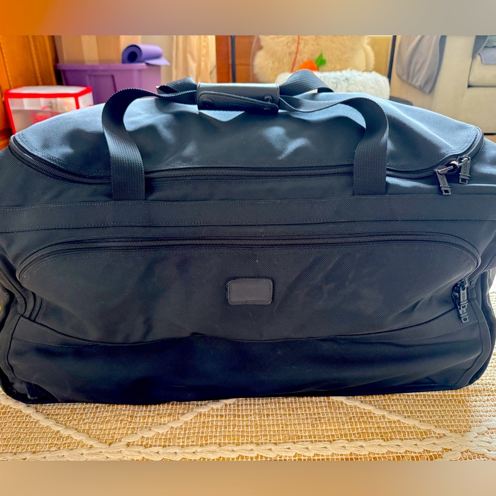 TUMI Black Travel Duffel Bag LIKE NEW